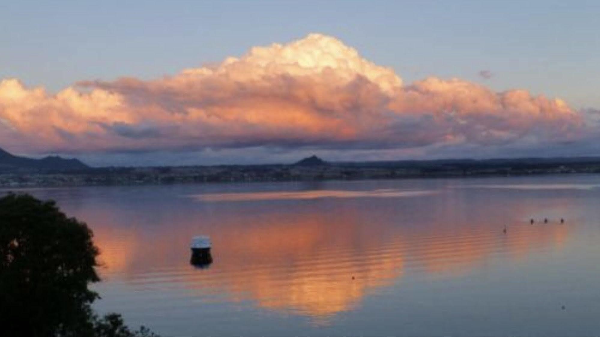 Serenity On Wakeman Taupomeer Buitenkant foto